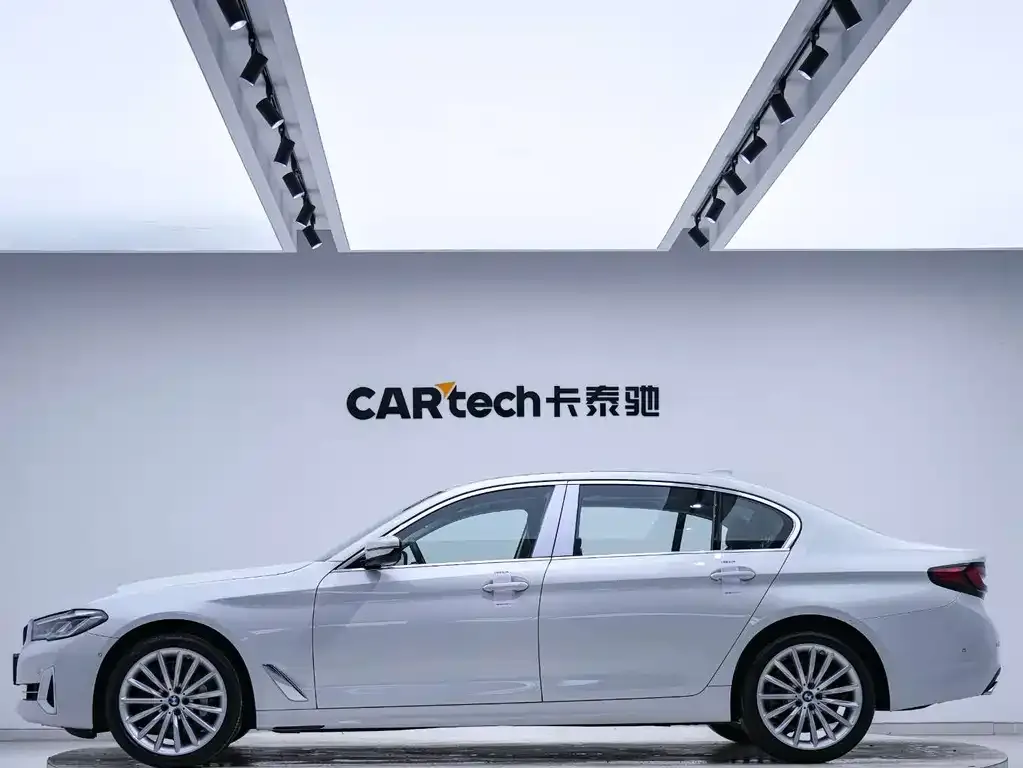 BMW 5 Series 2022 из CN, фото 2