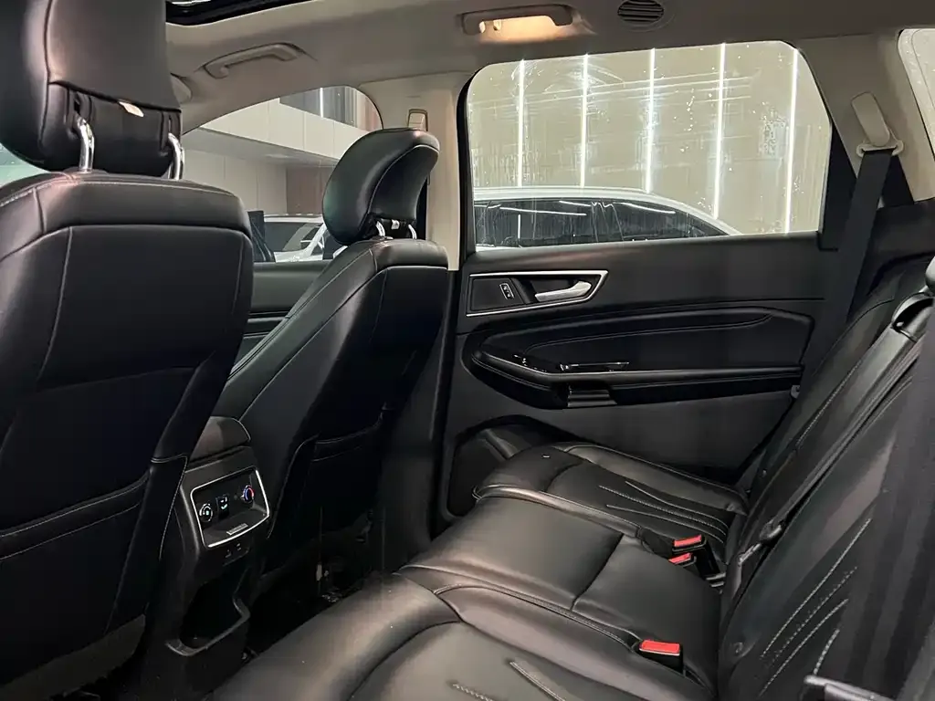 Ford Edge 2022 из CN, фото 2