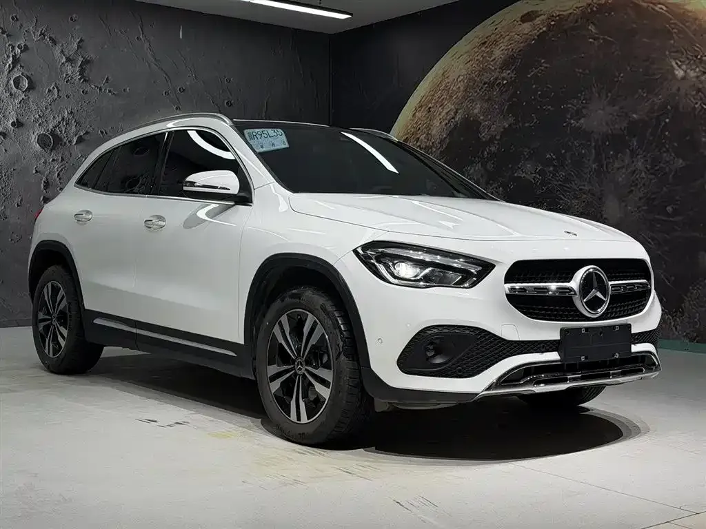 Mercedes-Benz GLA — фото 1