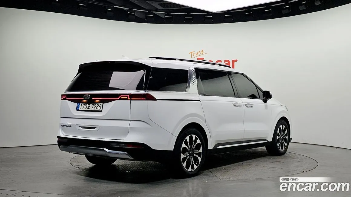 Kia Carnival — фото 3