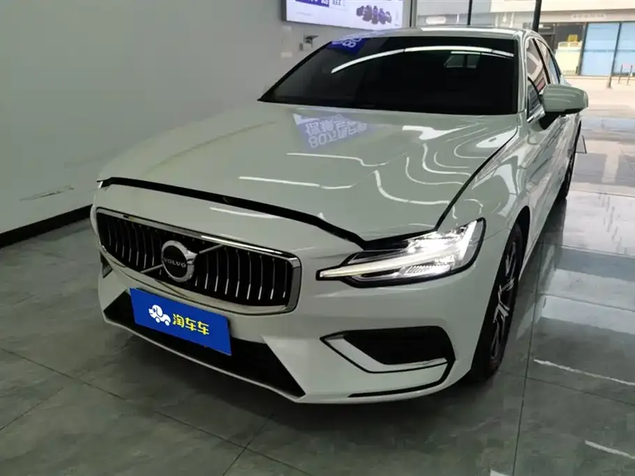 Volvo S60 — фото 1