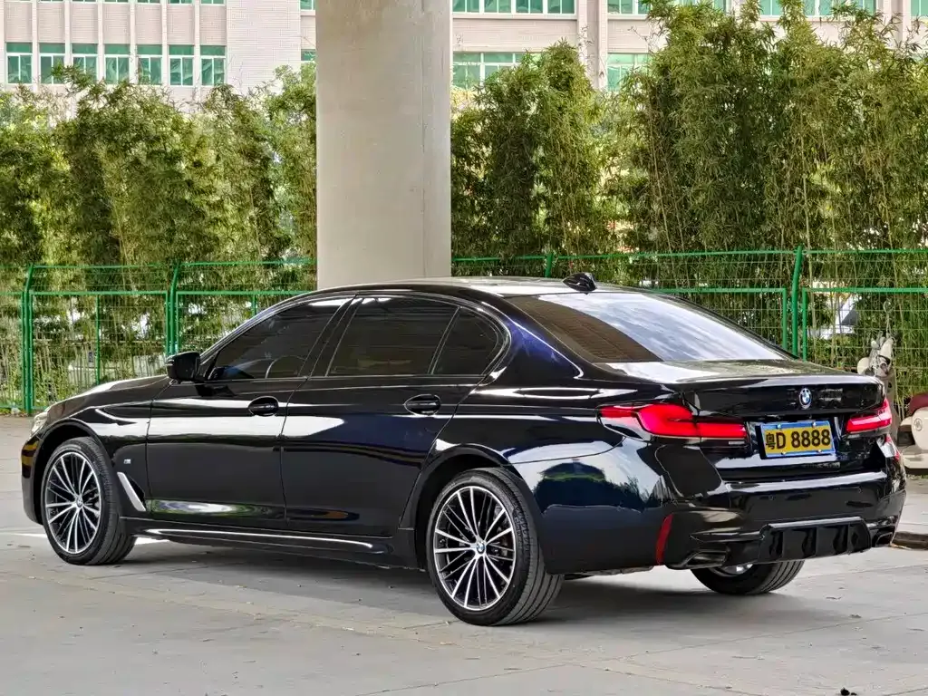 BMW 5 Series — фото 5