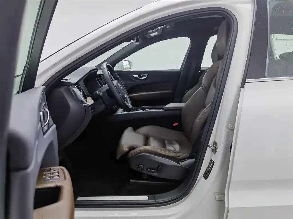Volvo XC60 2021 из CN, фото 10