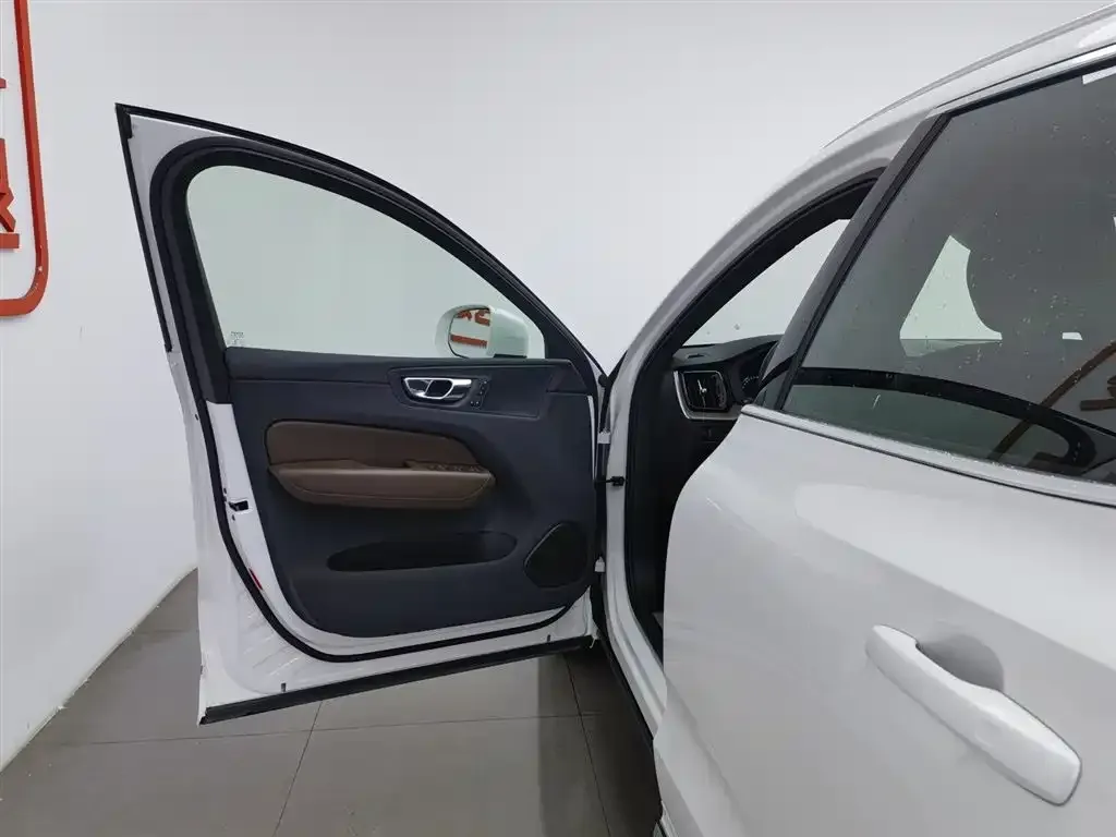 Volvo XC60 2021 из CN, фото 3