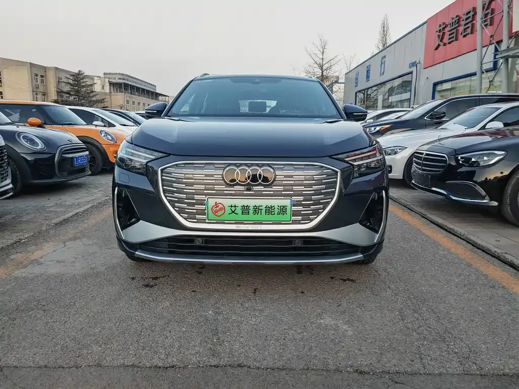 Audi Q4 e-tron — фото 10