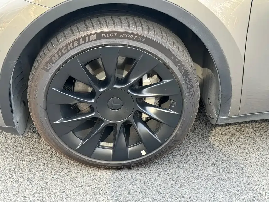 Tesla Model Y — фото 4