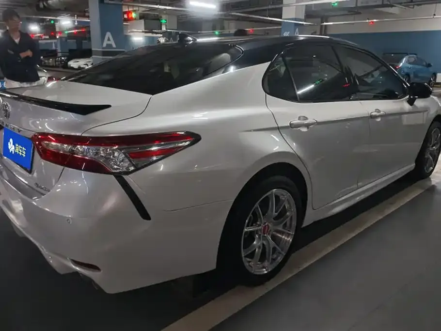 Toyota Camry — фото 8