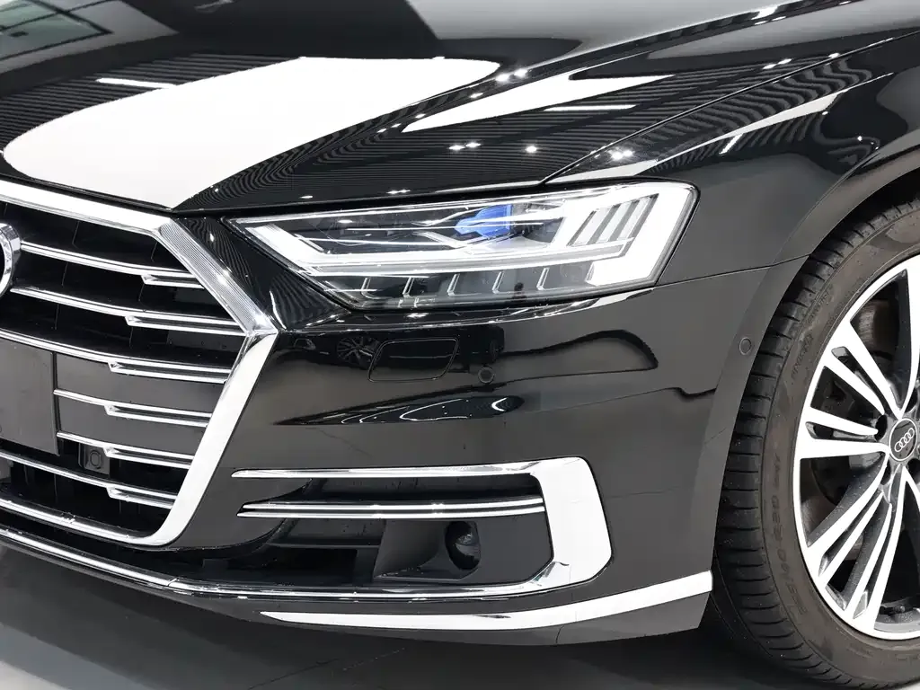 Audi A8 — фото 8
