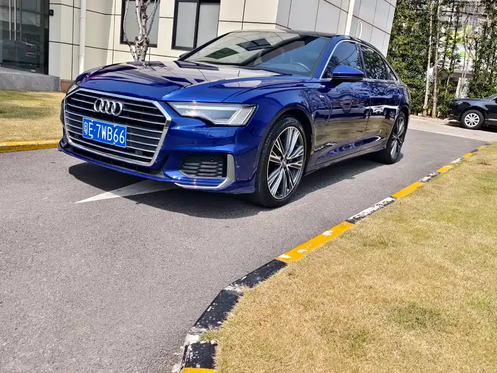 Audi A6L — фото 1