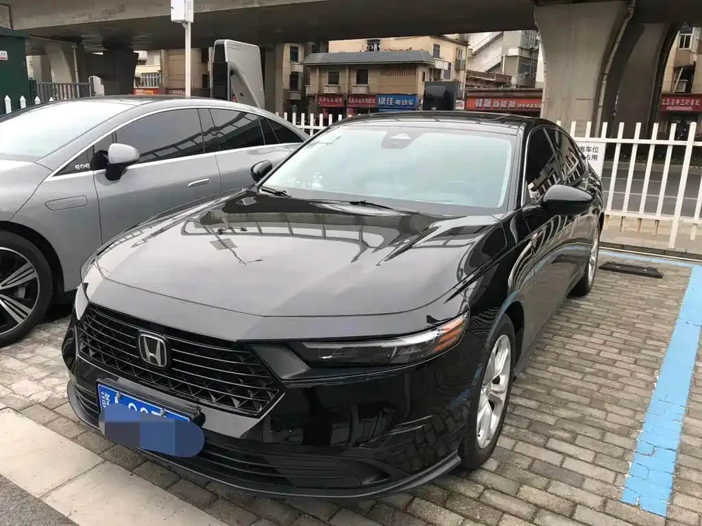 Honda Accord — фото 1
