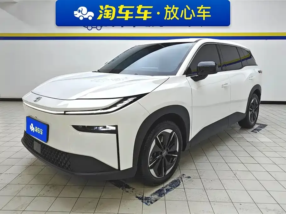 Toyota Platinum 4X 2025 из CN, фото 1