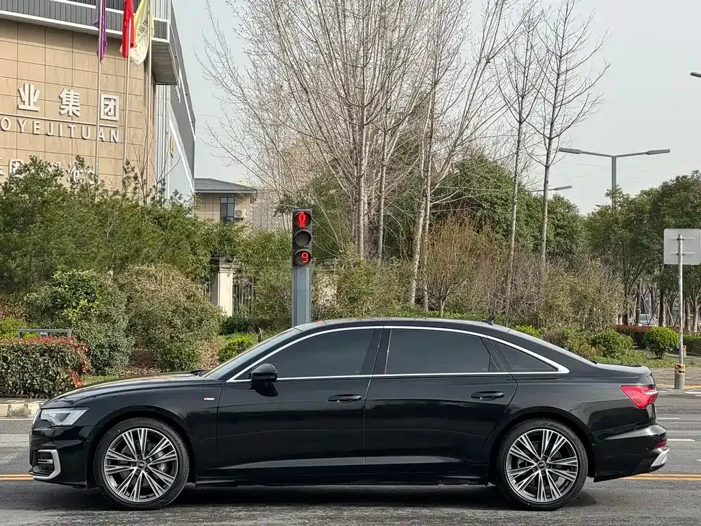 Audi A6L — фото 8