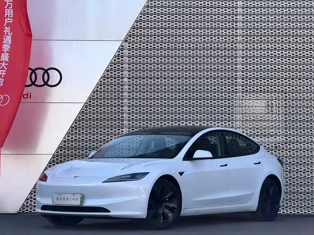 Tesla Model 3 — фото 1