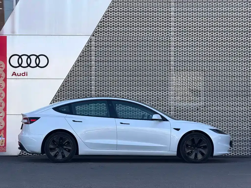 Tesla Model 3 — фото 8