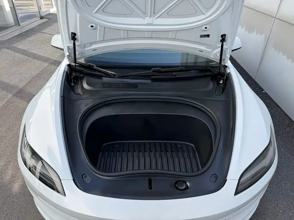 Tesla Model 3 — фото 5