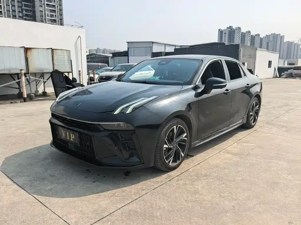 Lynk & Co 03