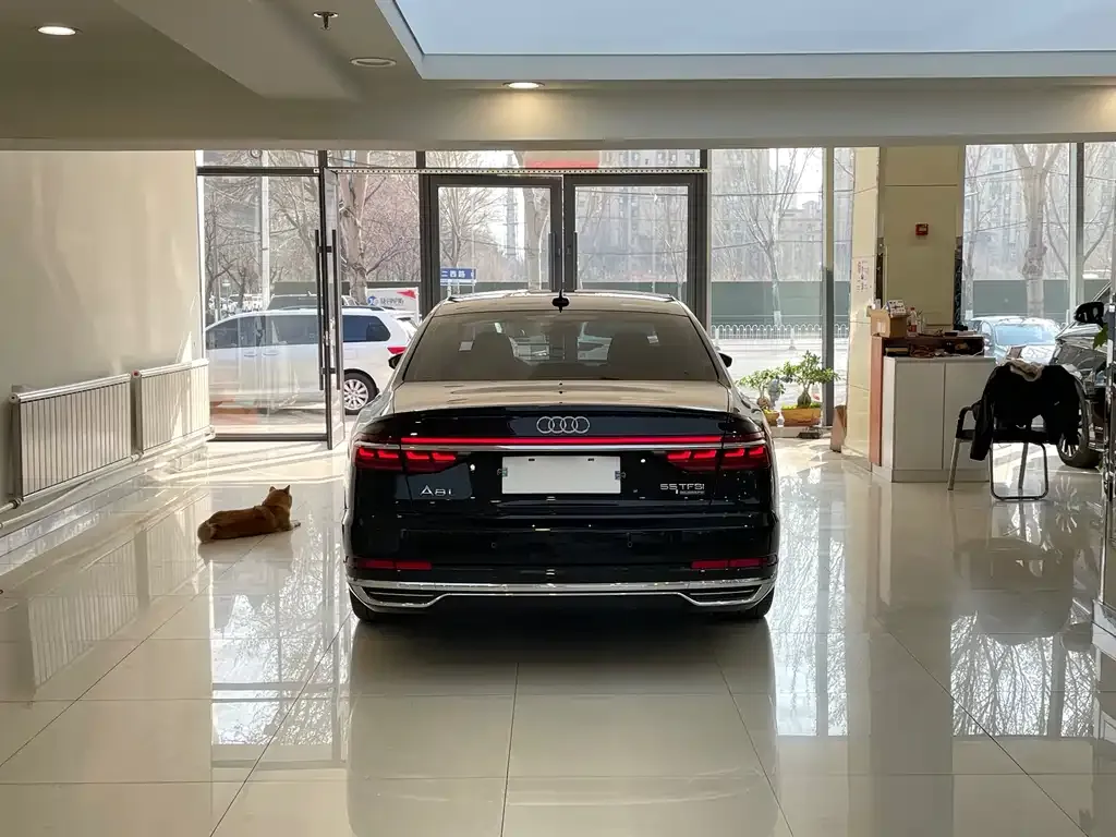 Audi A8 — фото 2