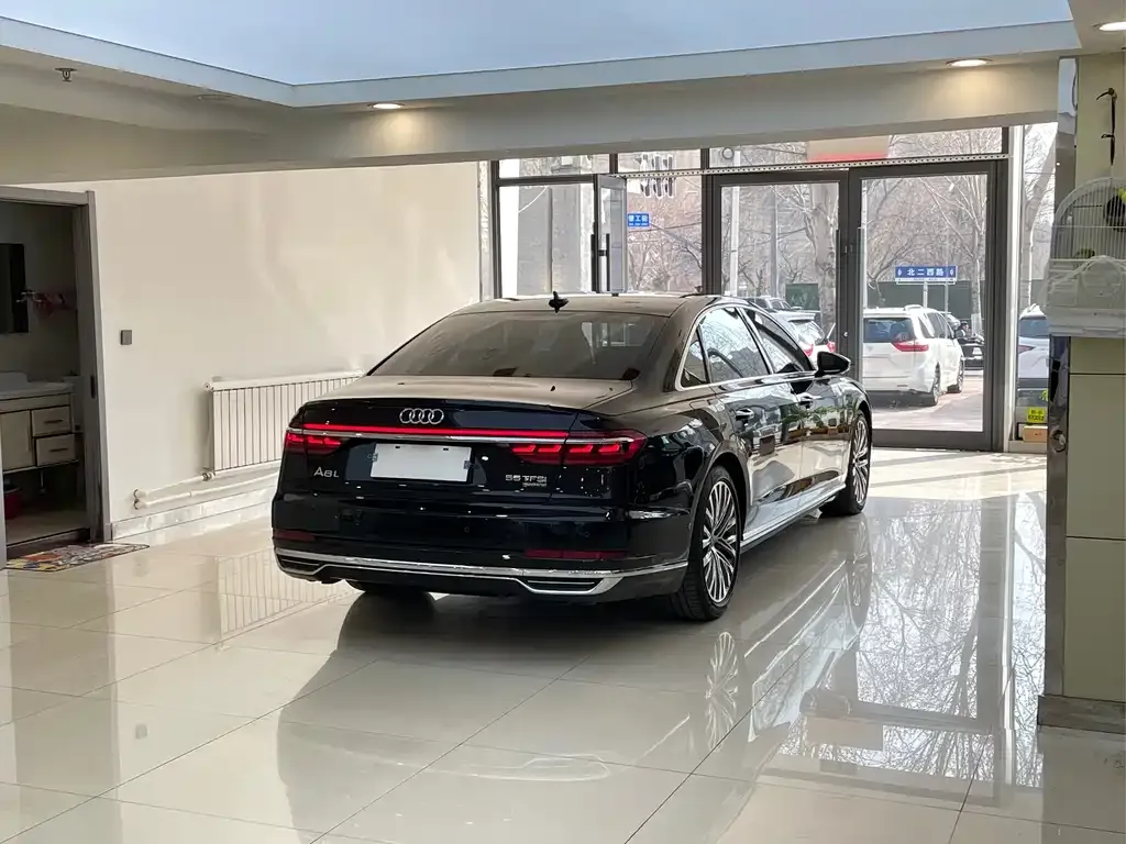 Audi A8 — фото 3