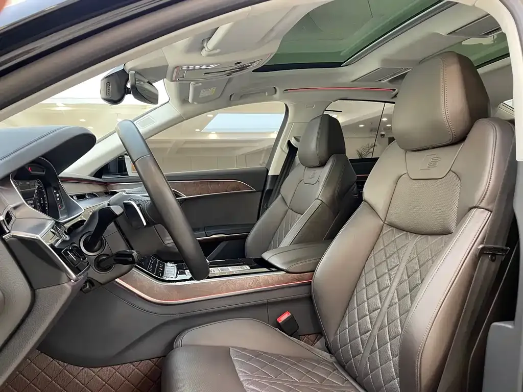Audi A8 — фото 7