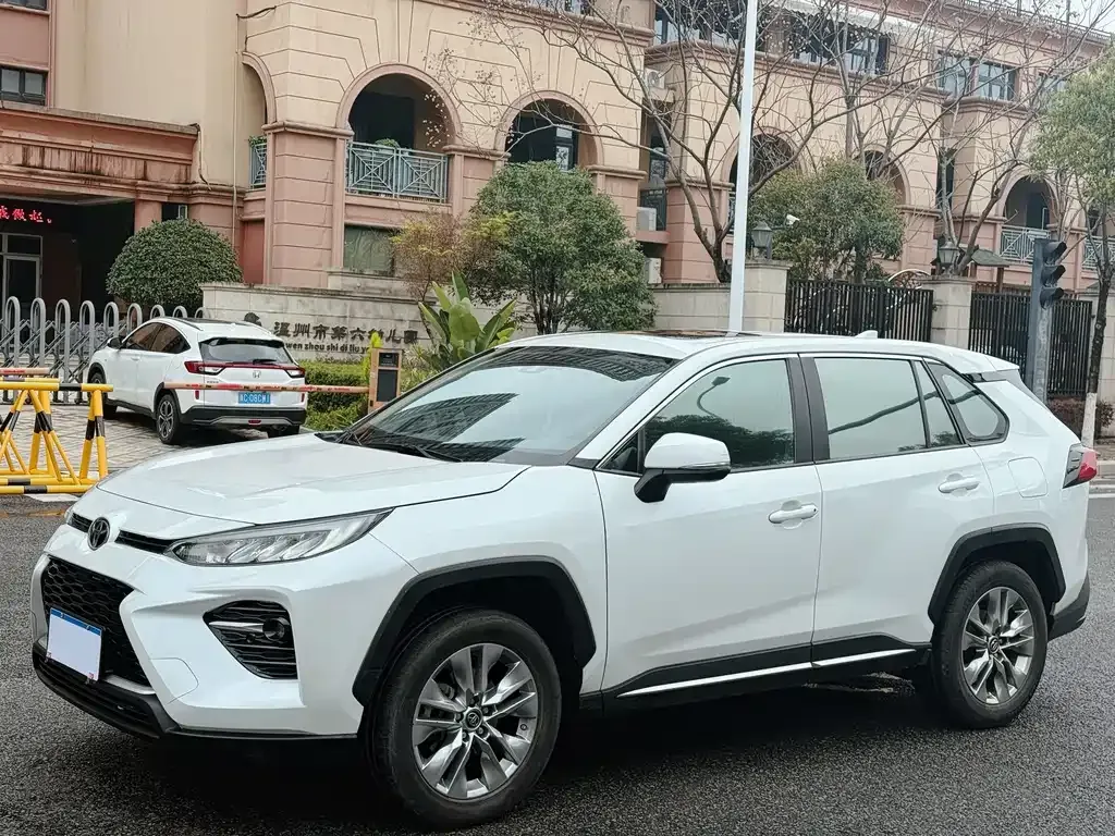 Toyota Wildlander — фото 1