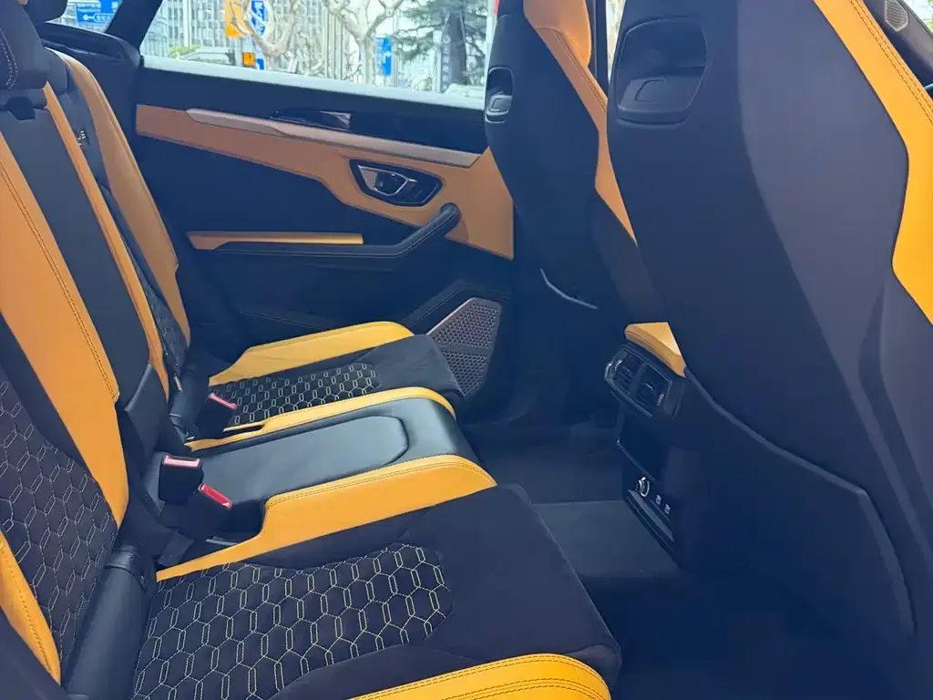 Lamborghini Urus — фото 9