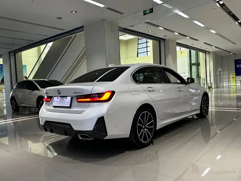 BMW 3 Series 2024 из CN, фото 2