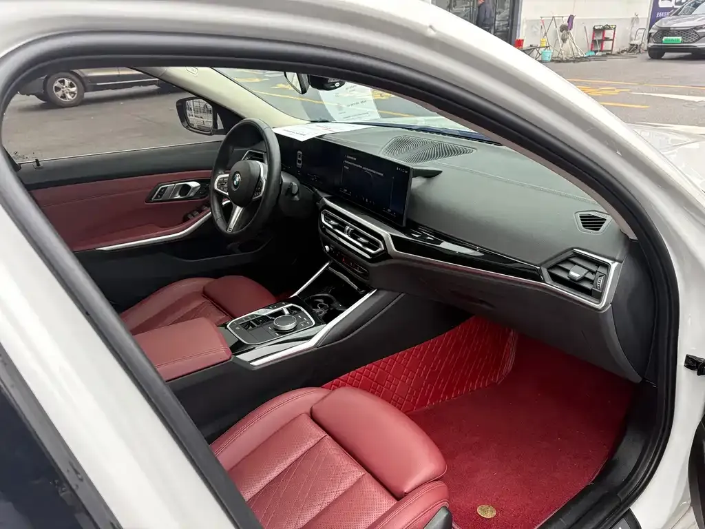 BMW 3 Series 2024 из CN, фото 2