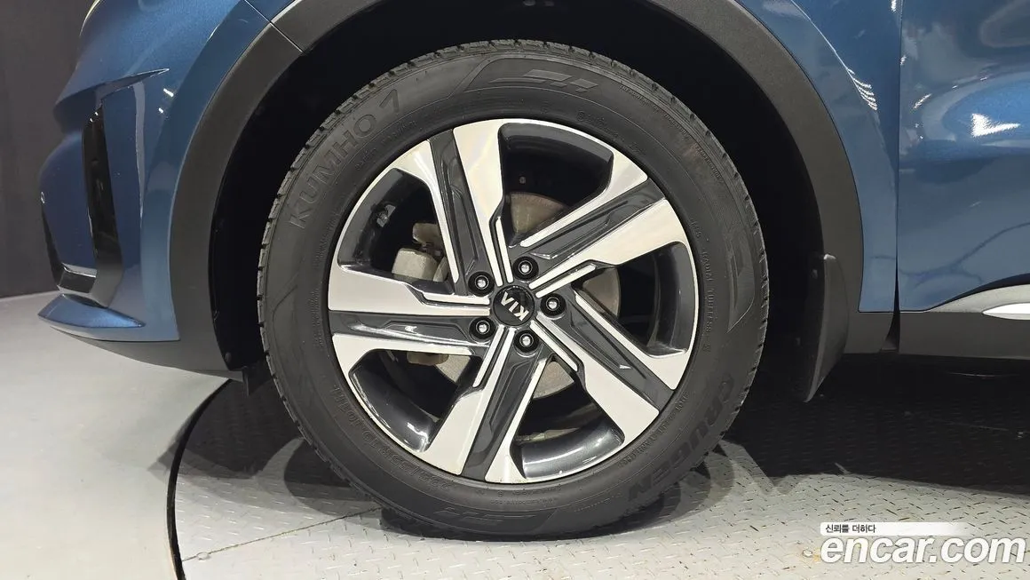 Kia Sorento — фото 8