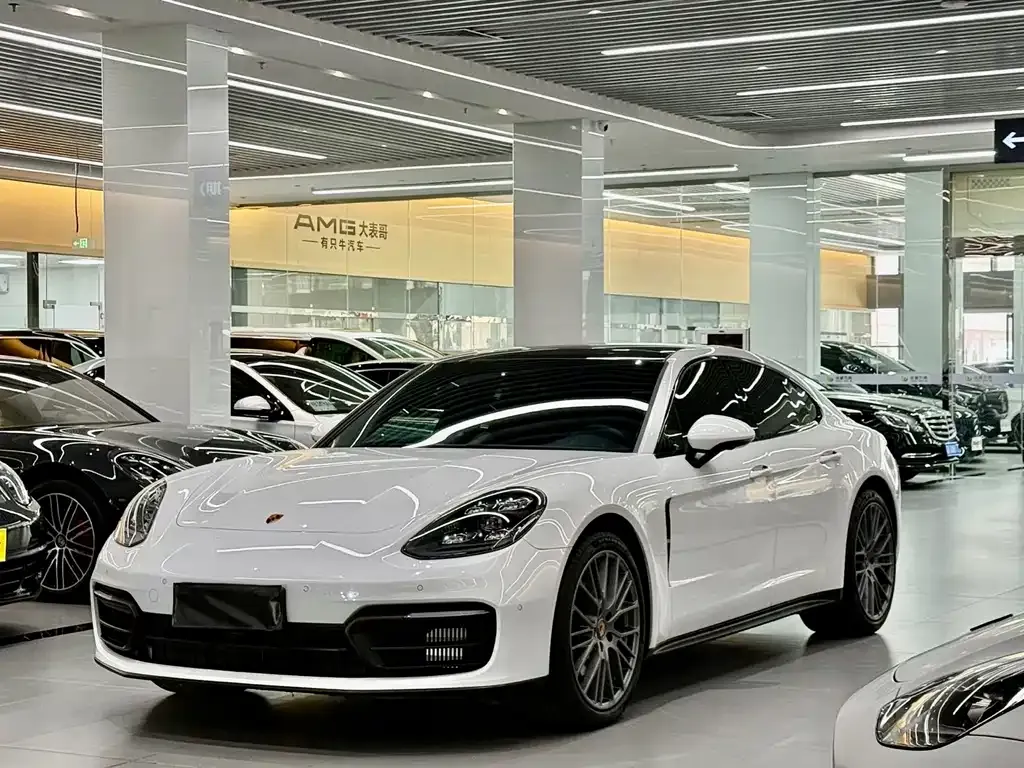 Porsche Panamera — фото 1