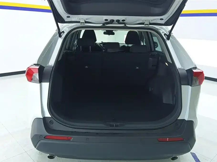 Toyota RAV4 2024 из CN, фото 2