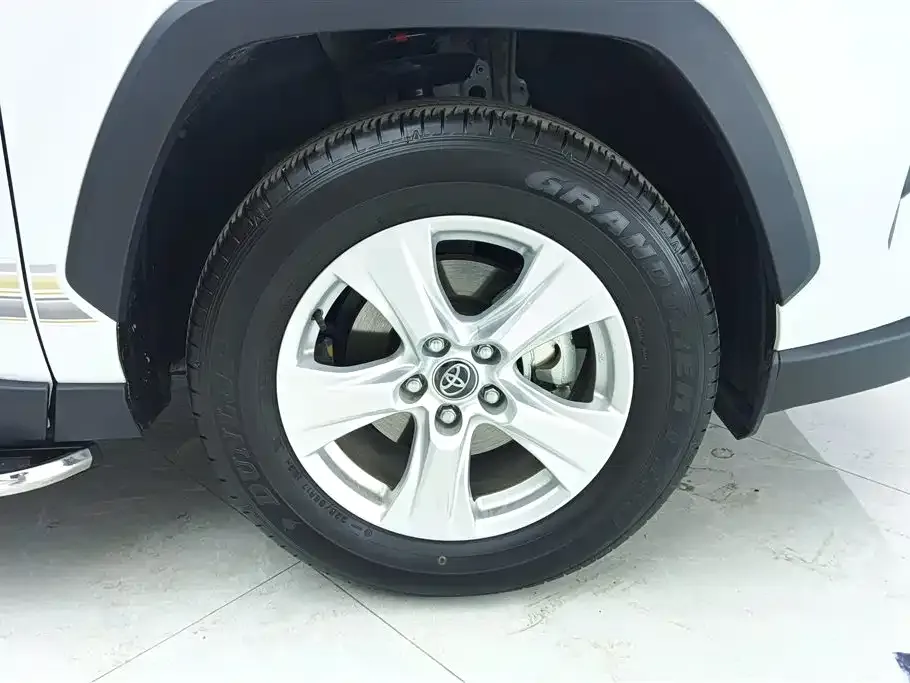 Toyota RAV4 2024 из CN, фото 3