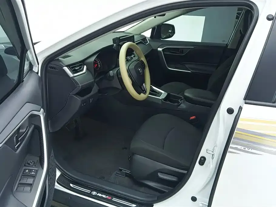 Toyota RAV4 2024 из CN, фото 4
