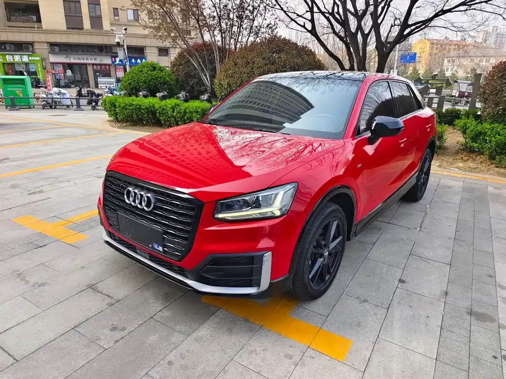Audi Q2L — фото 1
