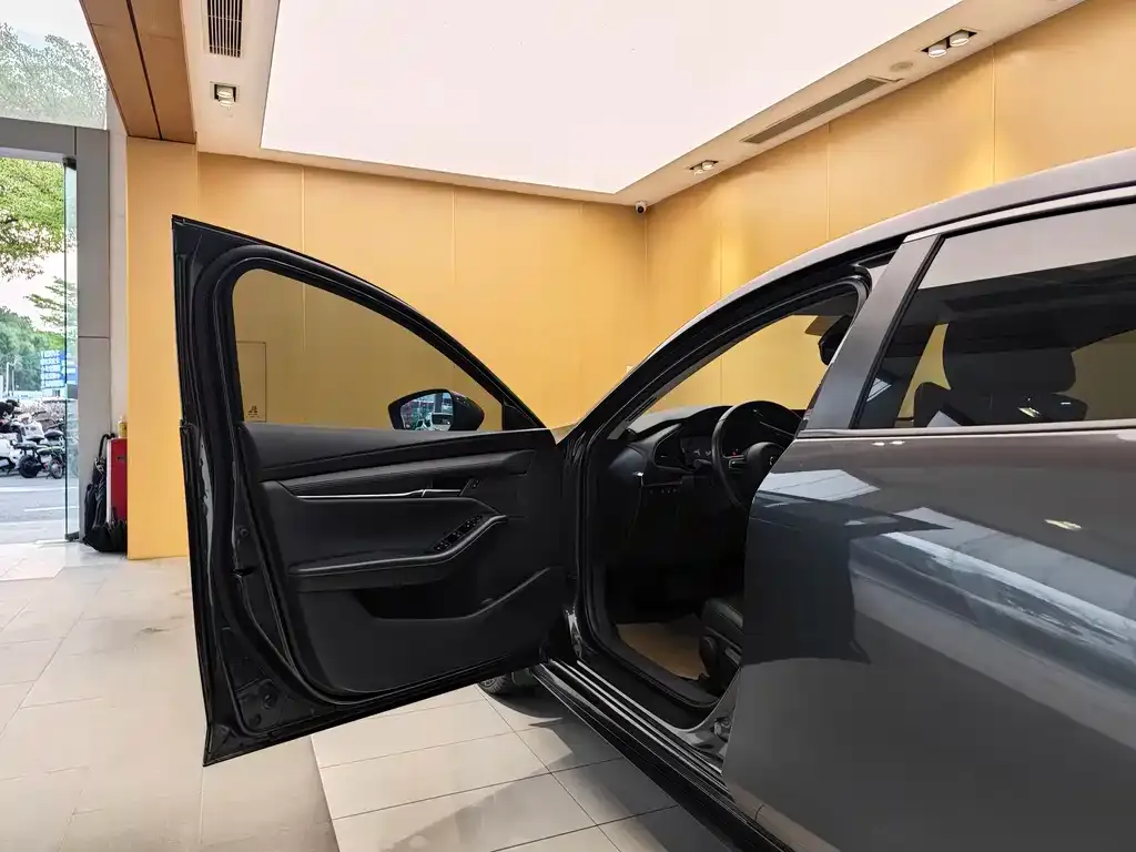 Mazda 3 Axela 2022 из CN, фото 3