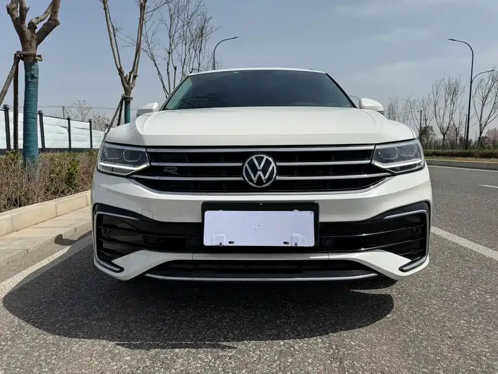 Volkswagen Tiguan L — фото 7