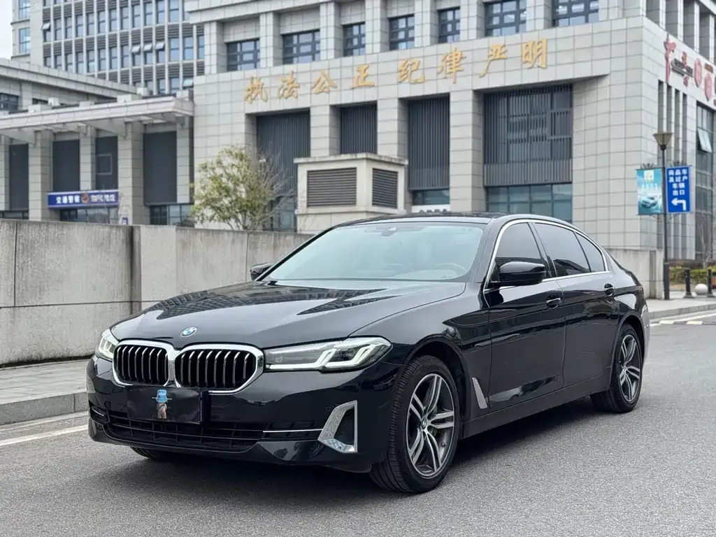 BMW 5 Series — фото 1