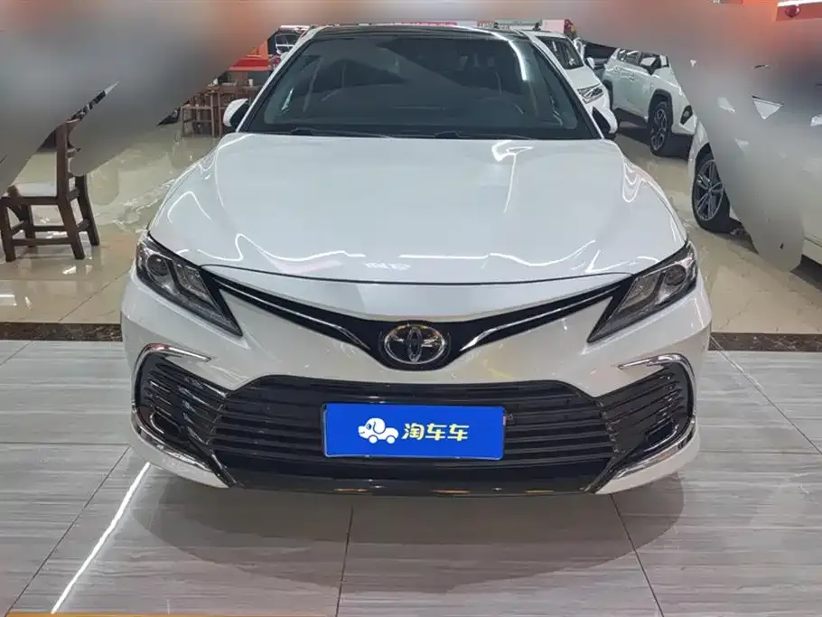 Toyota Camry — фото 4
