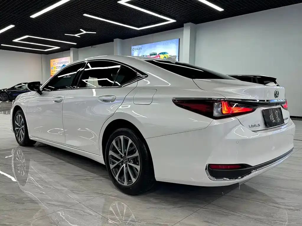 Lexus ES — фото 3
