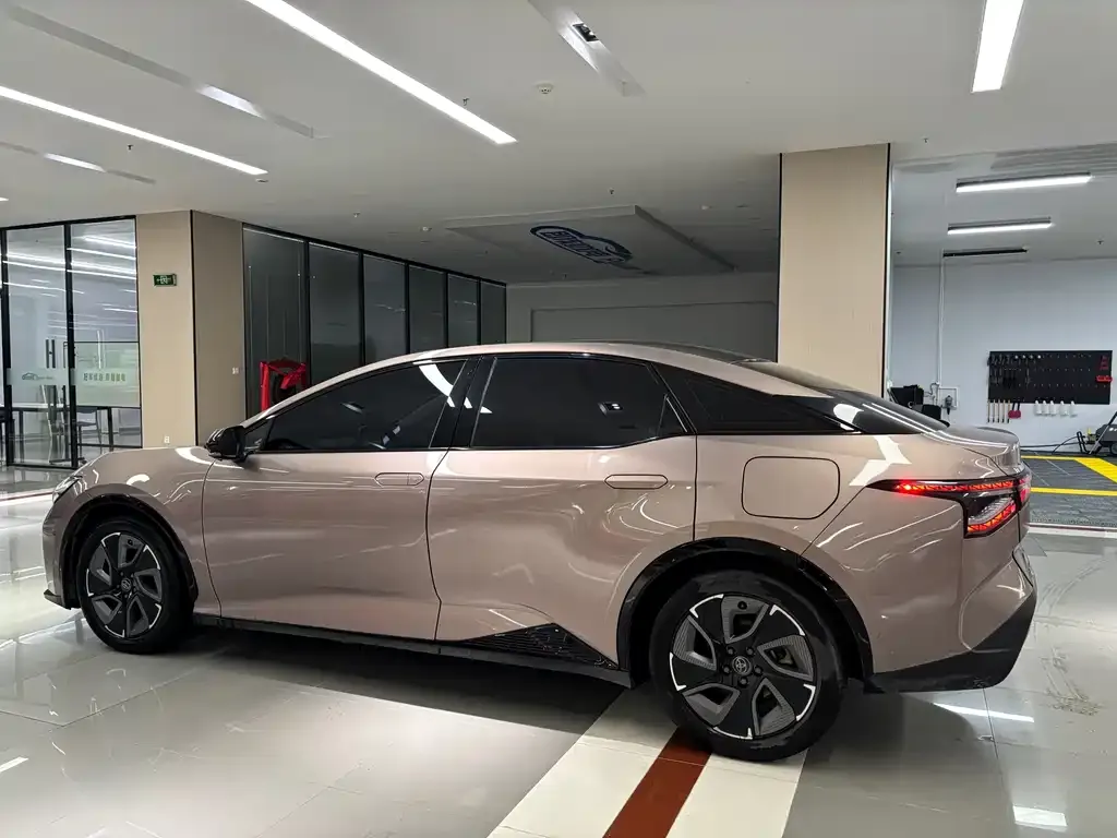 Toyota bZ3 2023 из CN, фото 10