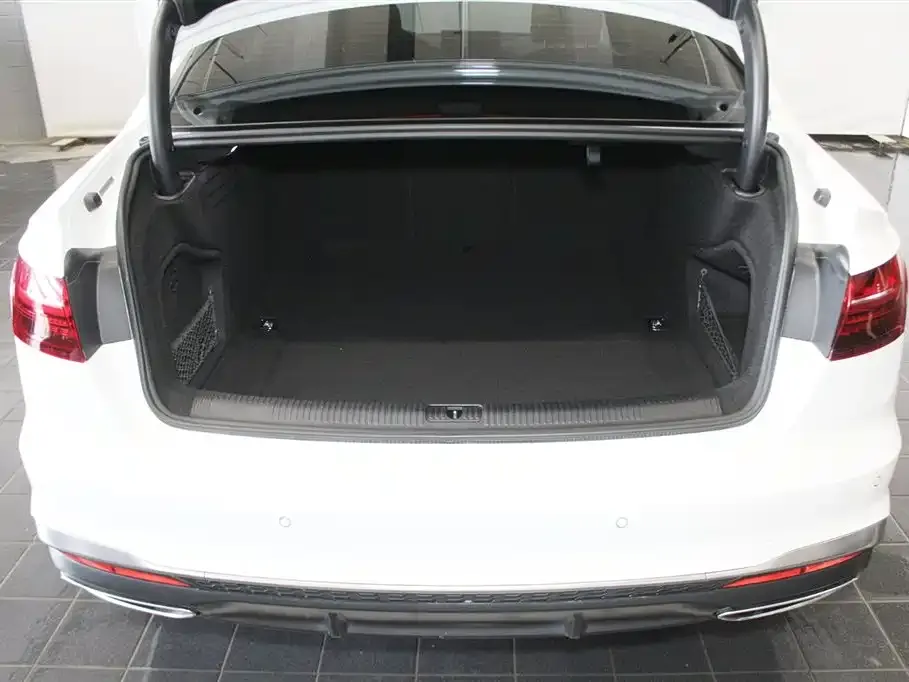 Audi A4L 2021 из CN, фото 9