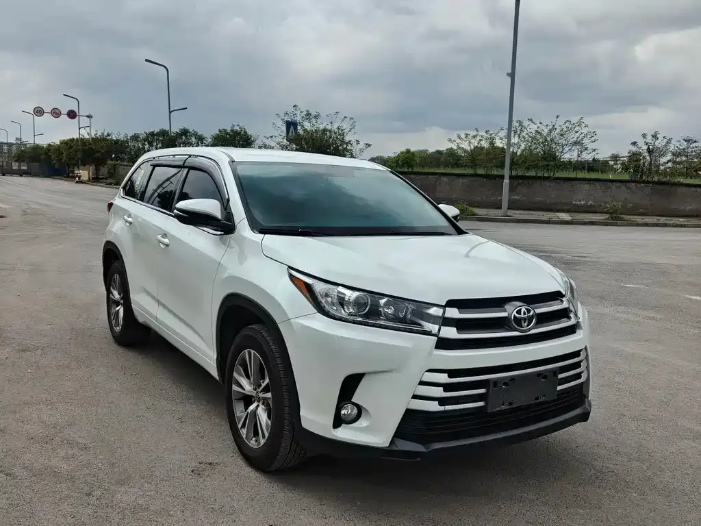 Toyota Highlander — фото 7