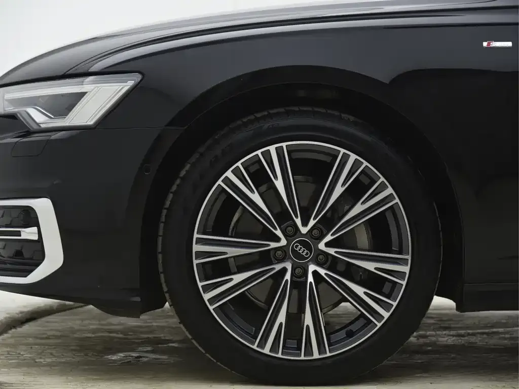 Audi A6L — фото 8