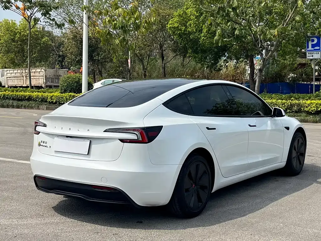 Tesla Model 3 — фото 6