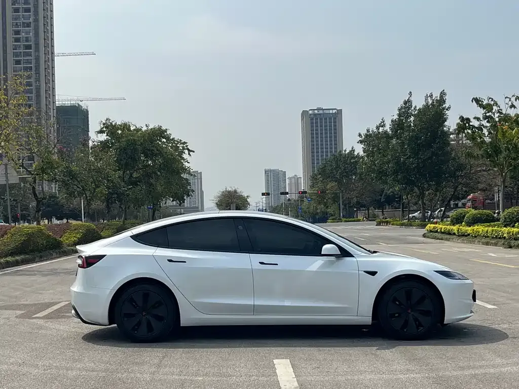Tesla Model 3 — фото 4