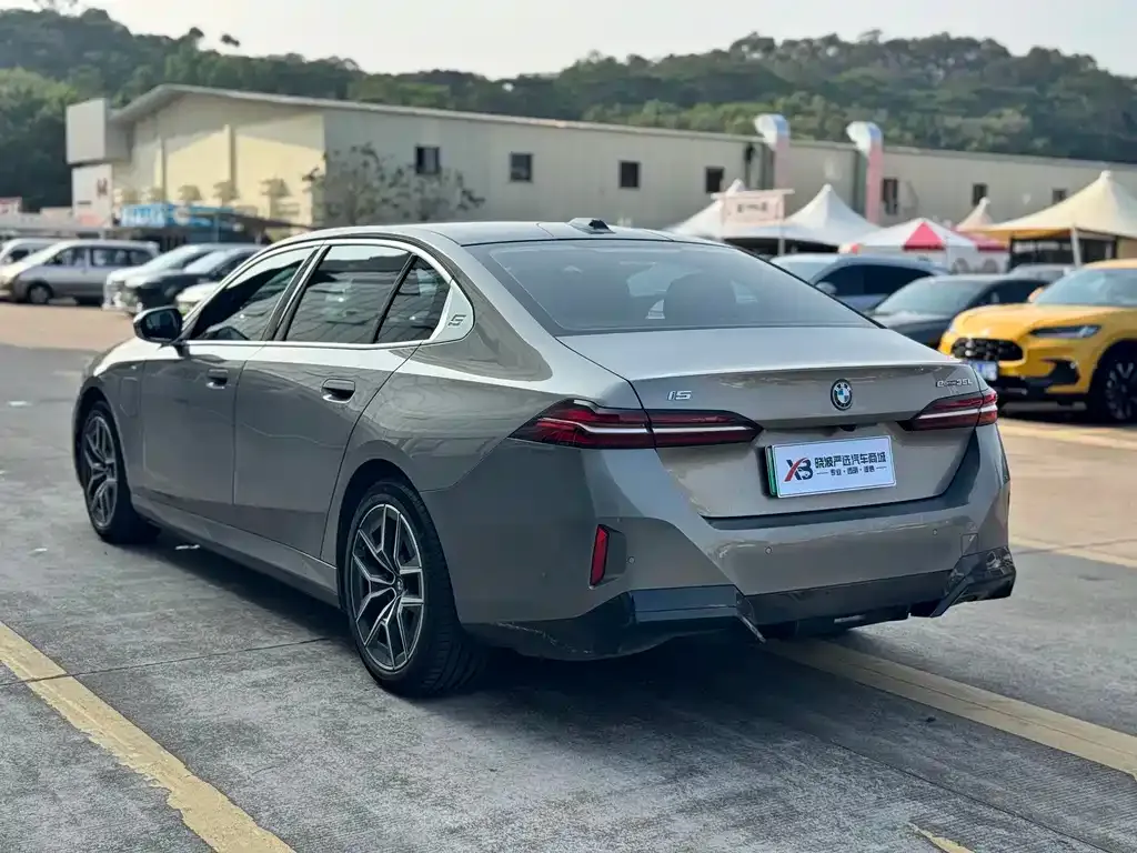 BMW i5 — фото 2