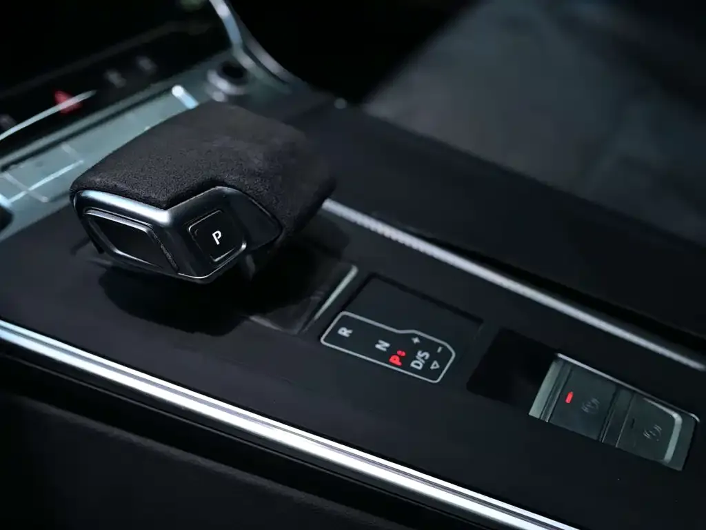 Audi A6L 2023 из CN, фото 10