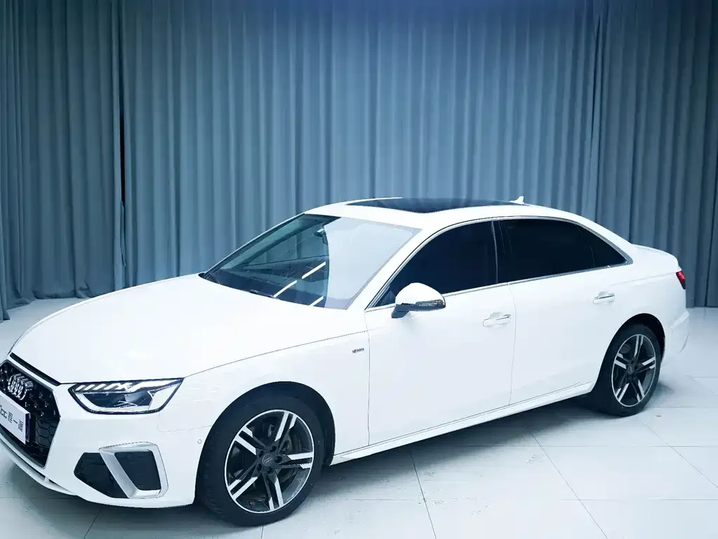 Audi A4L — фото 1
