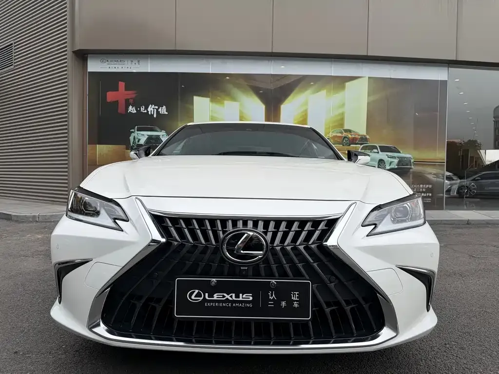 Lexus ES — фото 10