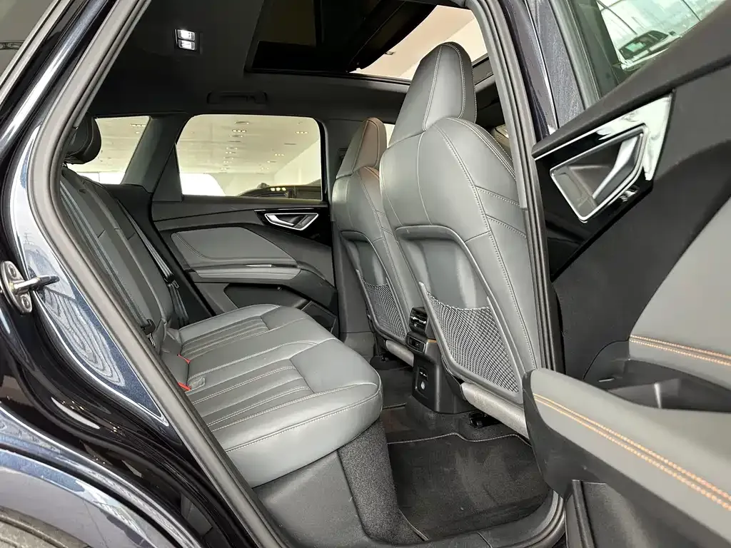 Audi Q4 e-tron — фото 10