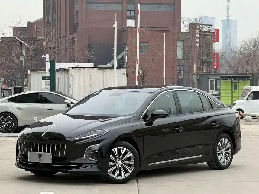 Hongqi E-QM5 — фото 1